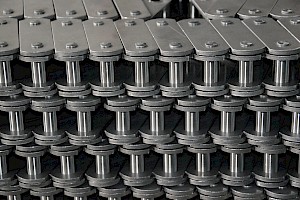 Stacked conveyor chain